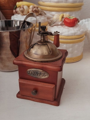 Master of wood Logo collection coffee grinder like new