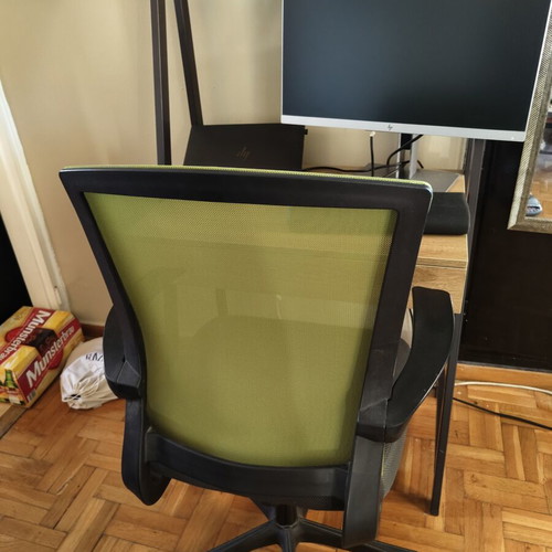 Handy office chair from Πλαίσιο like new, green-gray mesh fabric
