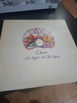 Queen A Night At The Opera vinyl 1975 original