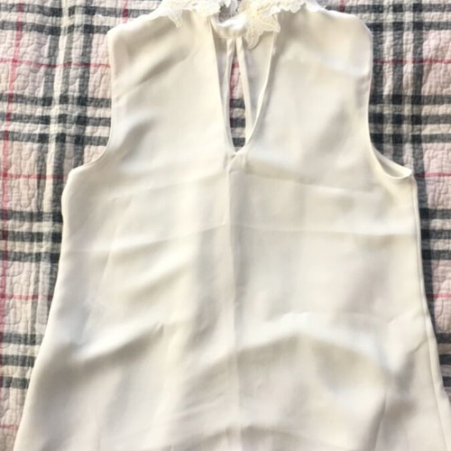 Zara women's vest with neck design like new, thin fabric, white