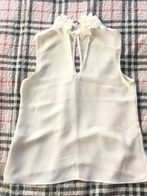 Zara women's vest with neck design like new, thin fabric, white