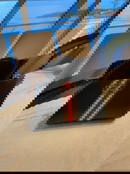 ΤΣΑΝΤΑ GUESS