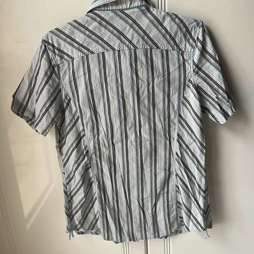 Set of two women's short-sleeve shirts size Medium like new