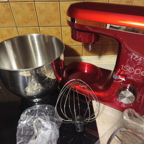 Izzy 1500W kitchen machine with 3 attachments