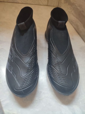 Ποδοσφαιρικά παπούτσια Adidas Predator 41,5 σαν καινούργια μαύρα