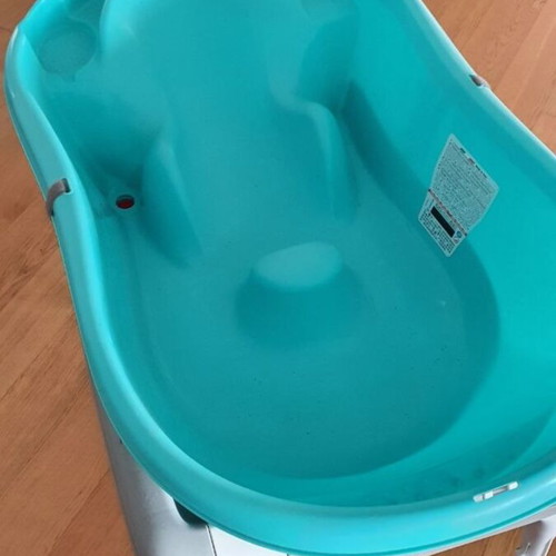 OkBaby baby bathtub with stand