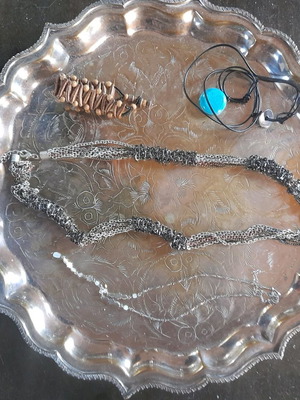 Fo jewelry used, set of four in very good condition