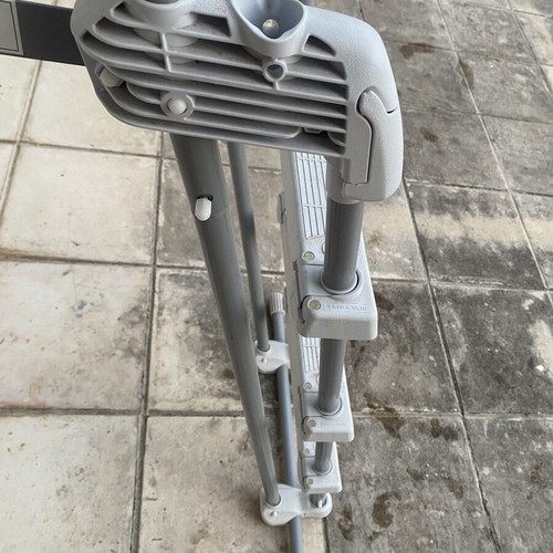 Intex pool ladder like new for wall height 1.07m