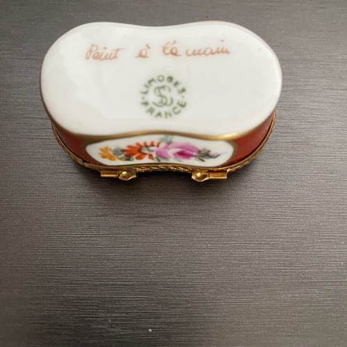 Limoges porcelain miniature box like new