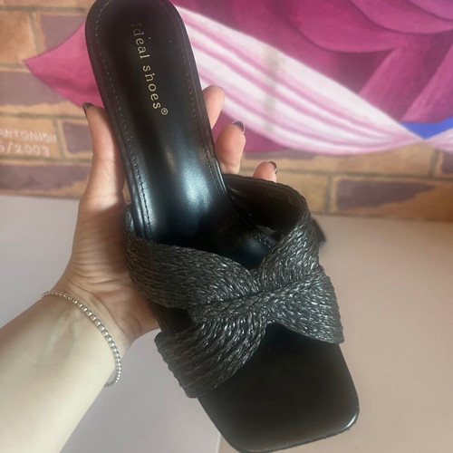 Ideal Shoes black women's mules with woven raffia style, size 41, like new