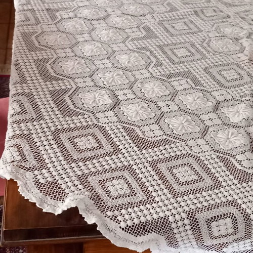 Handmade knitted tablecloth used, diameter 1.30