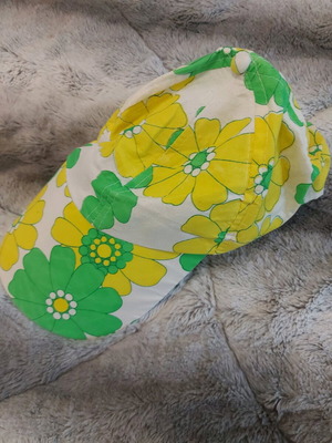 Multicolored Hat like new, green and yellow