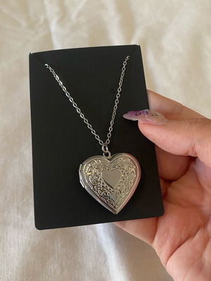 Steel locket pendant that opens new, silver color