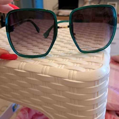 Sunglasses almost new, large impressive cat-eye