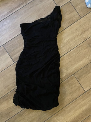 Lace black mini dress with one shoulder, like new, Pull & Bear, size M
