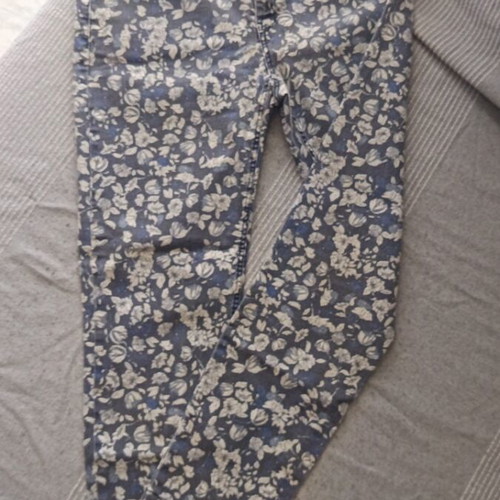 Blue floral denim pants H&M like new, size Medium