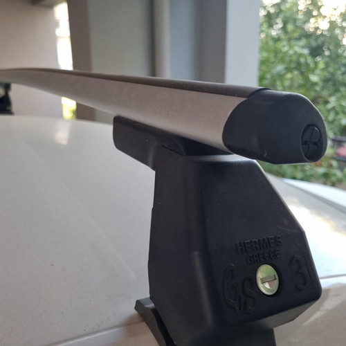 Hermes GS3 ALU aluminum roof bars used with security locks