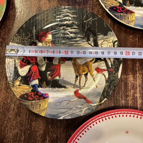 Christmas plates like new, set of 5 pieces