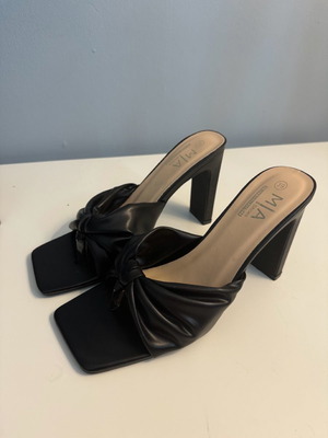 Mule μαύρα καινούργια No39