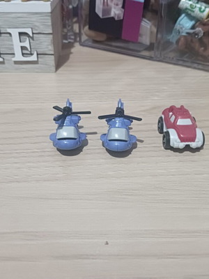 Kinder figures set of 3 like new, 2 helicopters and 1 car