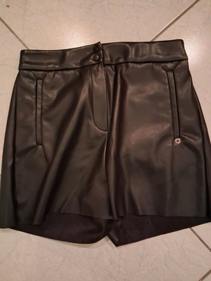 Leather shorts new, size M, black