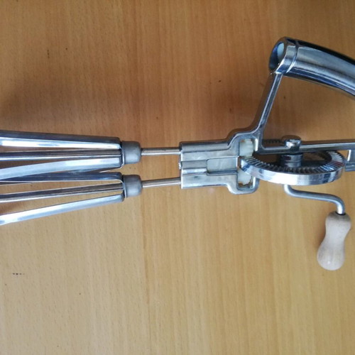 Egg beater vintage used manual working