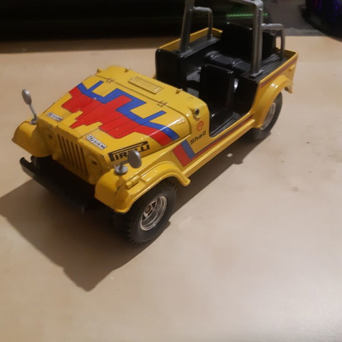 Jeep CJ-7 / Wrangler American Off Road 1:24 scale model by Bburago
