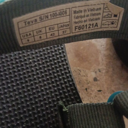 Teva sandals size 42 like new, multicolor