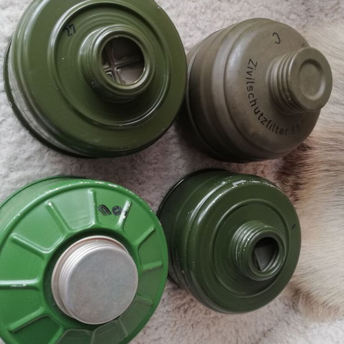 Vintage gas mask filters like new, pack of 4