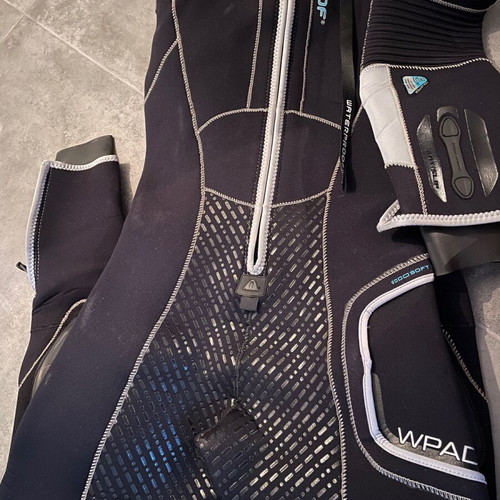 W4 wetsuit for men 5mm like new