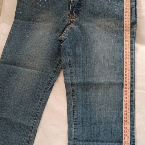 Re&X Capri Jeans like new with rhinestones, size L/XL, blue