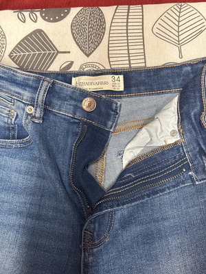 Stradivarius jeans size 34 like new, black and blue