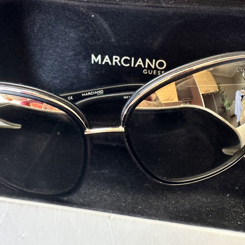 Guess sunglasses metallic gold like new