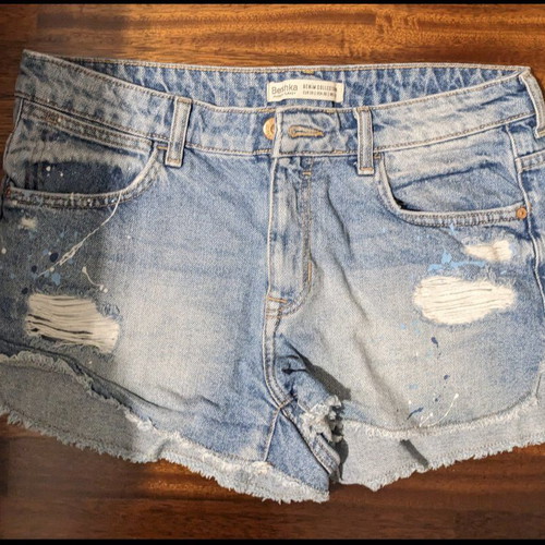 Bershka denim jean shorts like new with rips and paint splatters, size 38