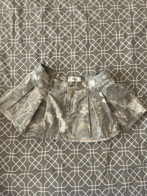 Hollister mini skirt size S new, never worn
