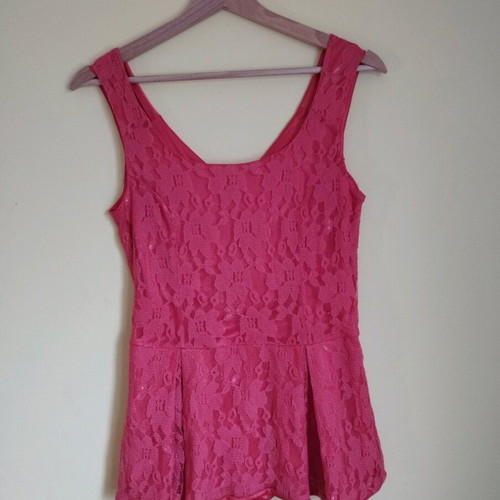 Vintage lace top used, coral to red, size M