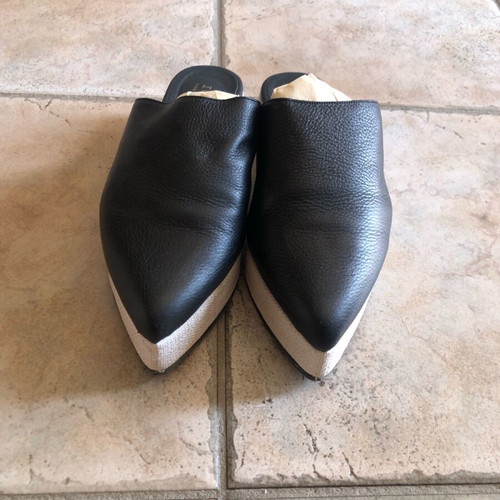 Leather mule size 39 black like new with beige linen