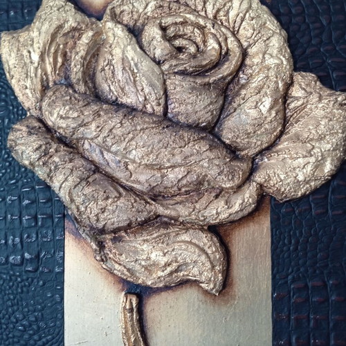 Painting Italian artwork on leather with gold embossing like new