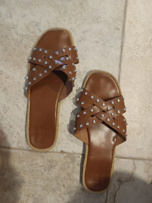 Slippers with studs like new, brown, size 41