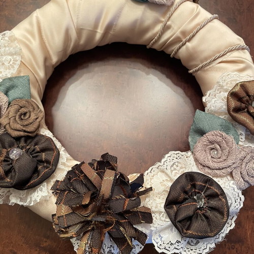 Decorative door wreath like new, 25 cm diameter, beige brown