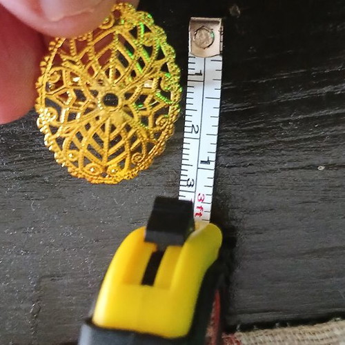 Jewelry making materials pack like new with 20 gold drops, 20 connectors, 2 ring bases