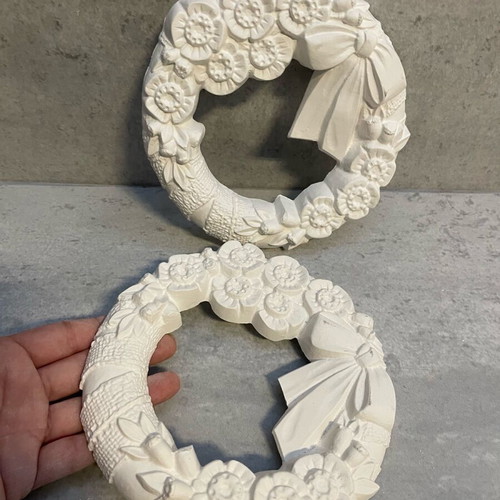 Gypsum wreaths set of 2 with flowers and bows for painting and wall decor