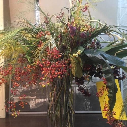 Vase with artificial flowers used, washable and flexible