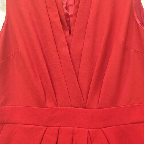 Red sleeveless dress H&M like new, crepe fabric, V-neck