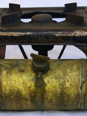 Gas stove like new with copper tank and iron construction