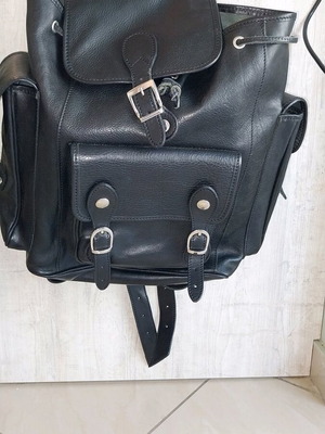 Μαύρη δερμάτινη τσάντα χειροποίητη backpack σαν καινούργια