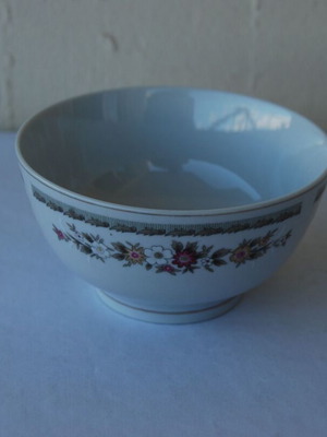 Porcelain bowl like new, 11.5cm diameter, made in China