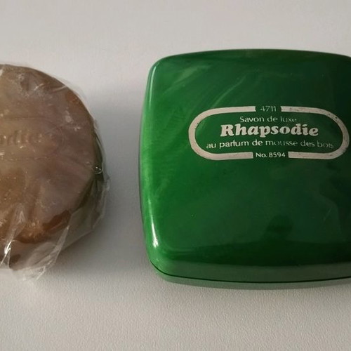 Vintage Savon de luxe Rhapsodie au parfum de mousse des bois No.8594 soap new
