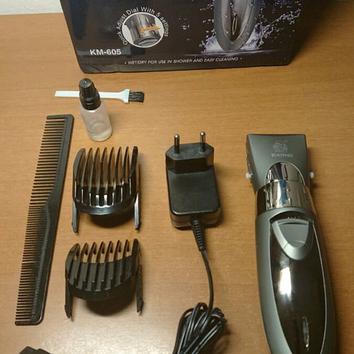 Kemei KM605 hair clipper used with blade defect