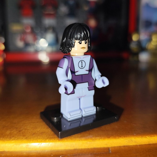 Dupli-Kate minifigure like new with base and two expressions